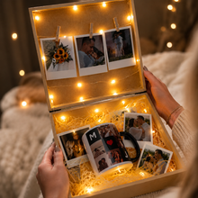 Carregar imagem no visualizador da galeria, Box Iluminado | Caneca + 6 polaroids
